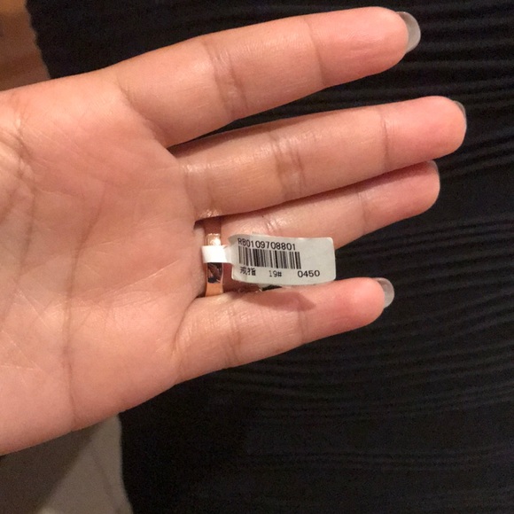 Ring - Picture 2 of 4